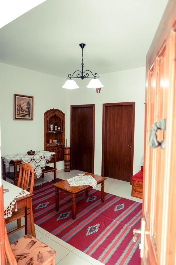 Cico Hostel &Private Room Gjirokastër Esterno foto