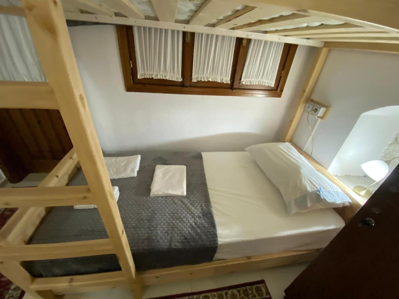 Cico Hostel &Private Room Gjirokastër Esterno foto