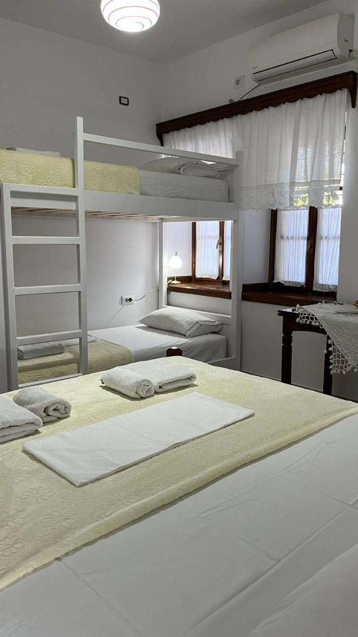 Cico Hostel &Private Room Gjirokastër Esterno foto
