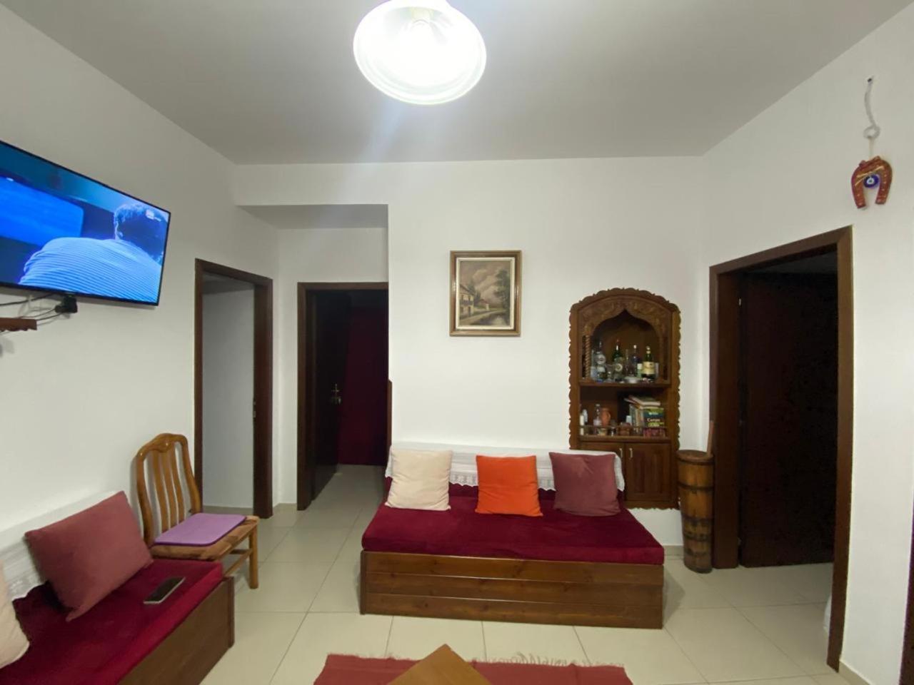 Cico Hostel &Private Room Gjirokastër Esterno foto