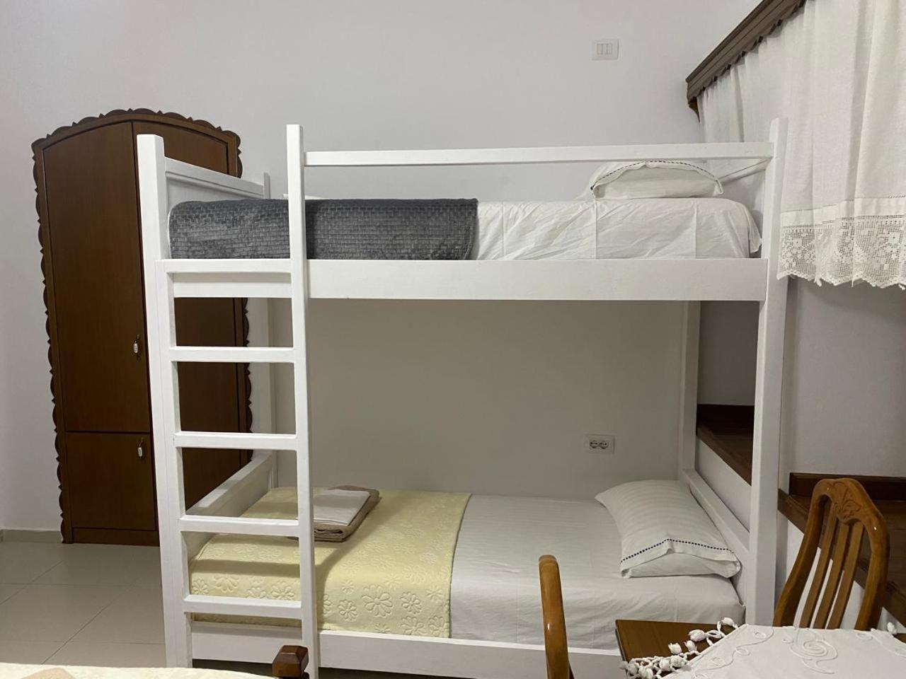 Cico Hostel &Private Room Gjirokastër Esterno foto