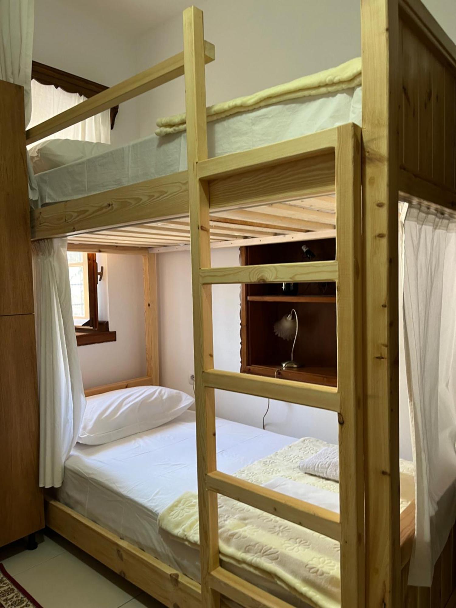 Cico Hostel &Private Room Gjirokastër Esterno foto