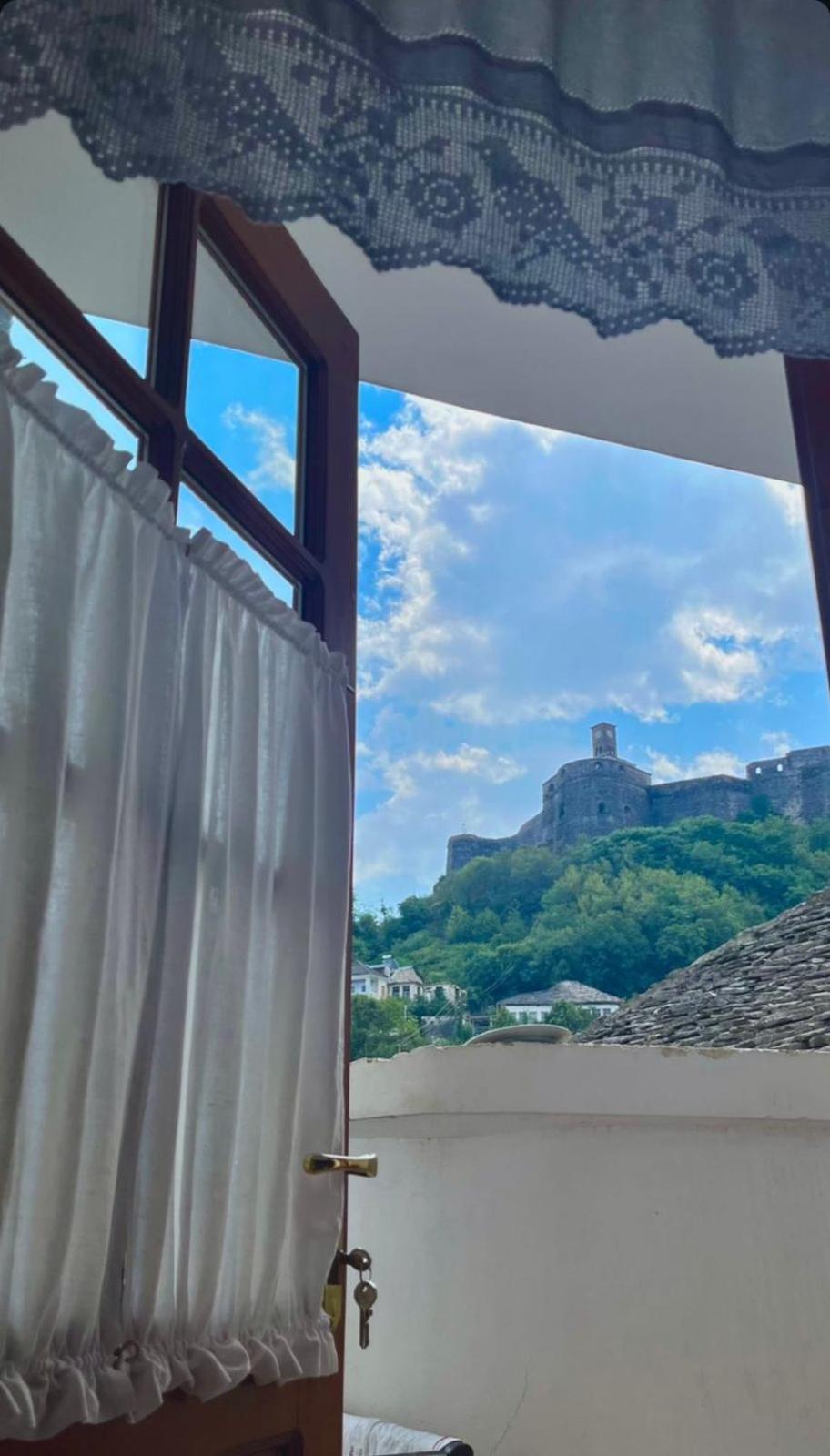 Cico Hostel &Private Room Gjirokastër Esterno foto