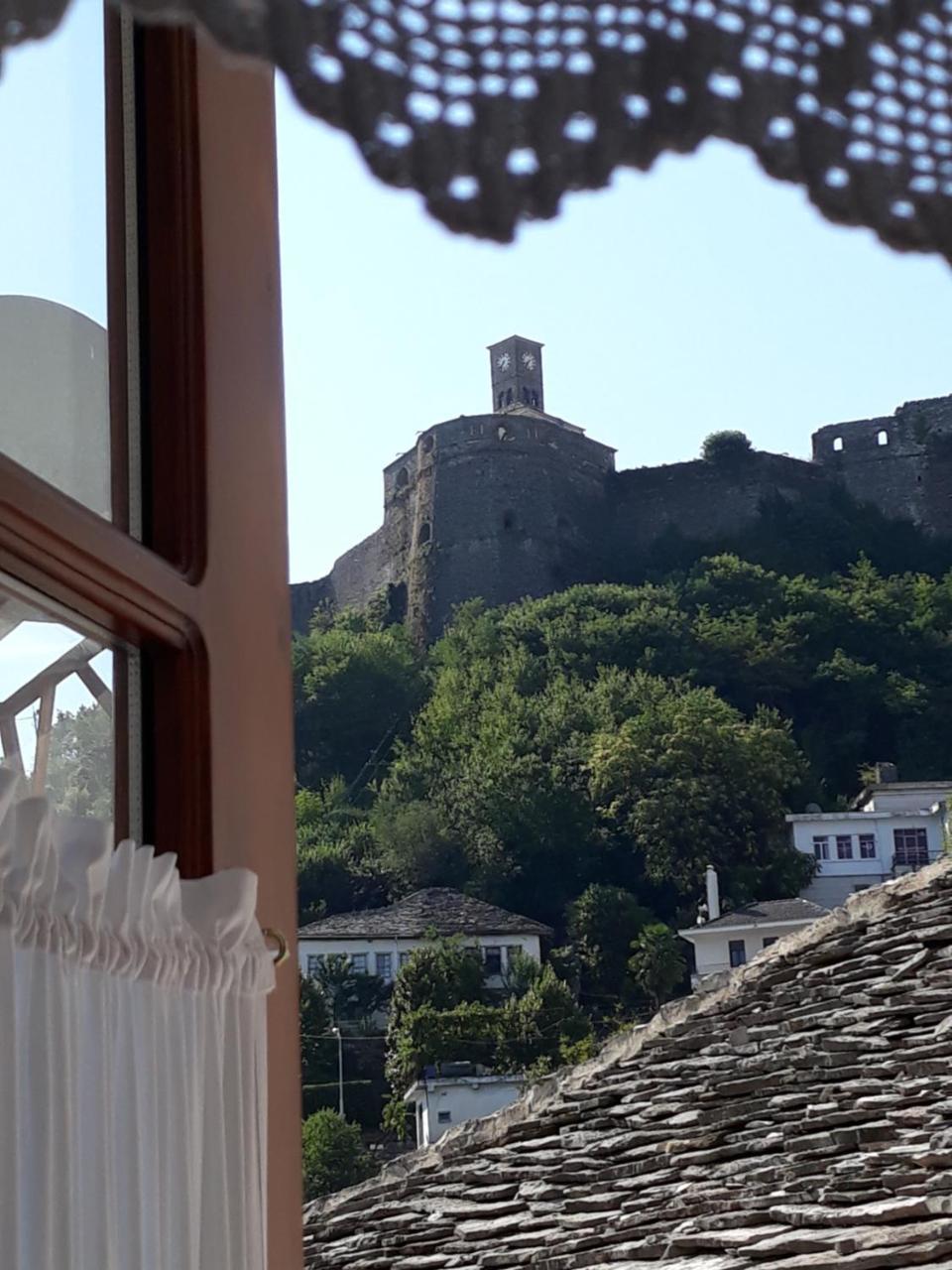 Cico Hostel &Private Room Gjirokastër Esterno foto